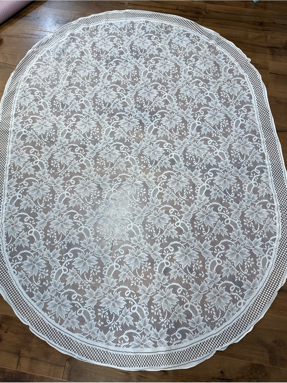 Vintage Off White Lace Tablecloth 76x57 Oval Floral